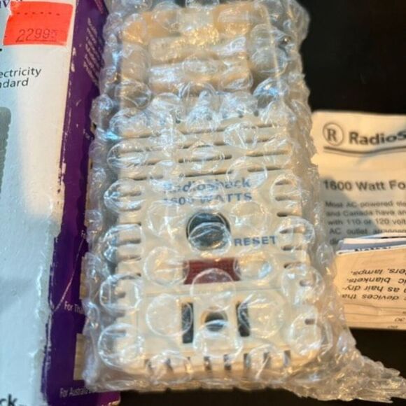 Radio Shack 1600 Watt Foreign Travel Voltage Converter - Picture 4 of 5